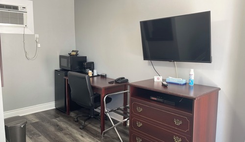 Standard Queen Room