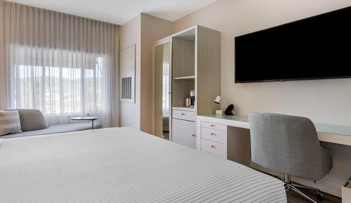 Suite, 1 King Bed, Accessible, Non Smoking