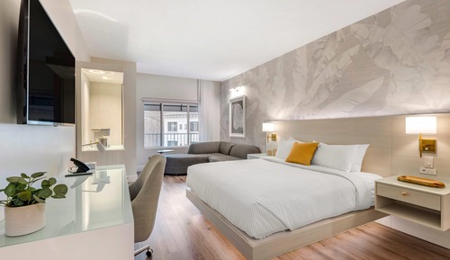Room, 1 King Bed, Non Smoking (Upgrade)