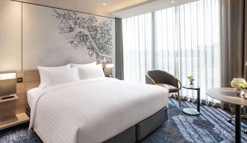 Deluxe Room, 1 King Bed, Corner