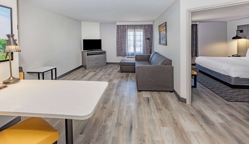 Suite, 1 King Bed, Non Smoking