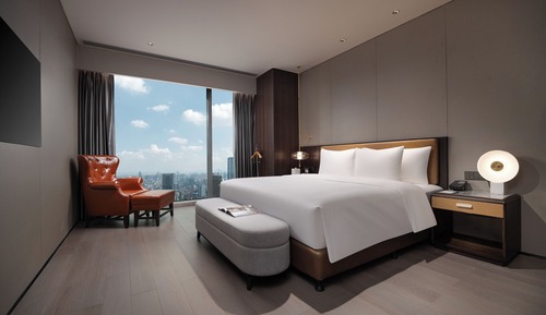 Basic Suite, 1 King Bed, City View