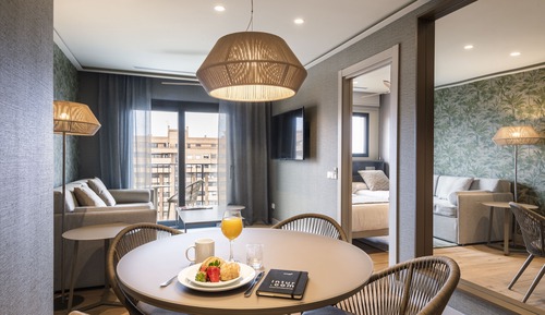 Luxury Apartment, 2 Bedrooms, Balcony, Park View