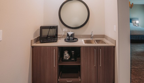 Suite, 1 King Bed, Accessible, Refrigerator & Microwave (Hearing)