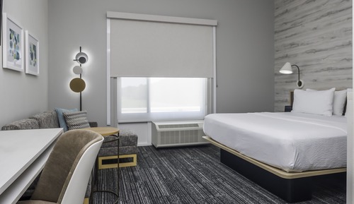Studio, 1 King Bed, Golf View (Hearing Accessible)