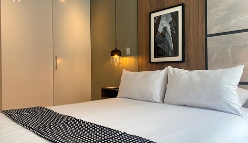 Loft (402)