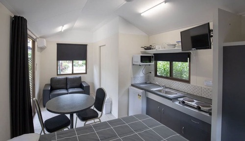 Budget Coconut Cabin (Studio)