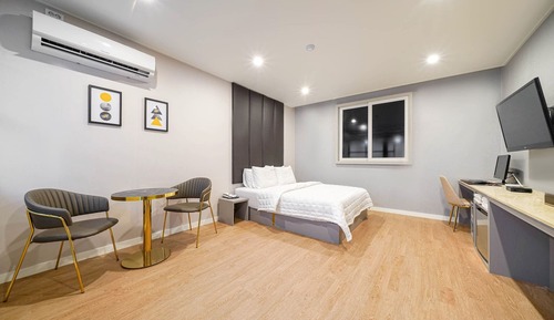 Room (Deal deluxe (free Netflix breakfast 1)