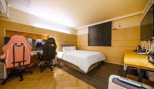 Room (Couple PC room (2 PCs with bag + NETF)