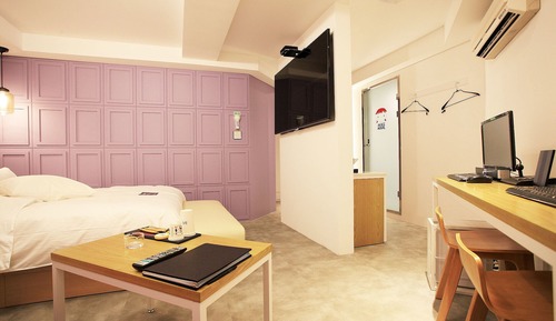 Room (VIP (OTT))