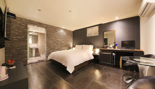 Room (Standard (2 person bathtub or shower )