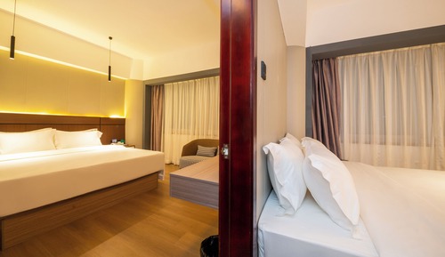 Family Room, Multiple Beds