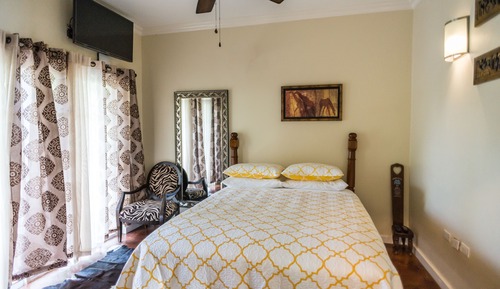 Deluxe Room, 1 Queen Bed, Ensuite, Garden View