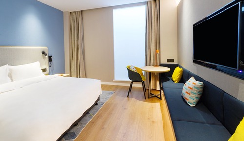 Standard Room, 1 King Bed