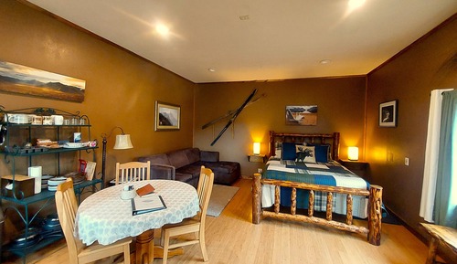 Classic Cabin, 1 Queen Bed with Sofa bed, Kitchen, Mountainside