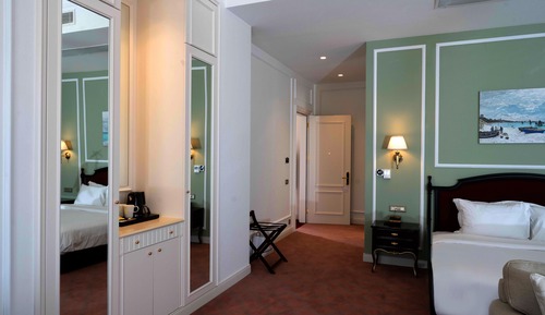 Corner Suite