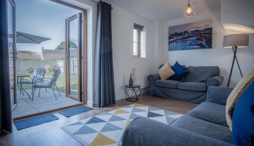 House (2 Bedrooms)