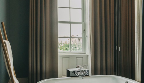 Royal with Bathtub