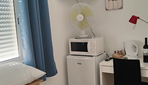 Basic Studio, 1 Double Bed, Non Smoking, Private Bathroom