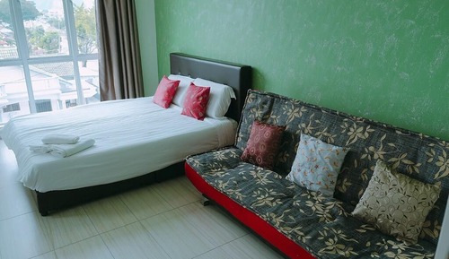 Standard room ,5 rooms only ,12pax(Sharing Living Room and on 3th Floor)
