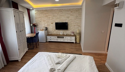 Deluxe Studio Suite