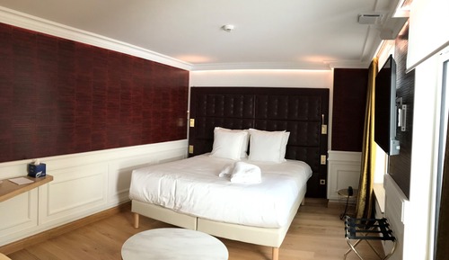 Suite, Jetted Tub