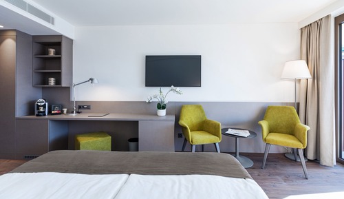 Double Room With Partial Lake View - First Floor