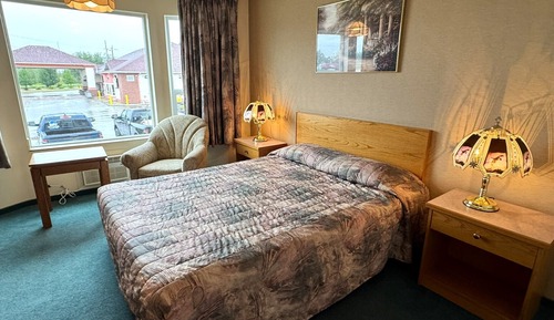 Basic Room, 1 Queen Bed