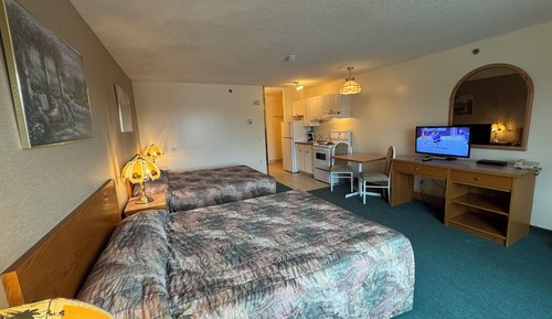 Room, 2 Queen Beds, Kitchenette