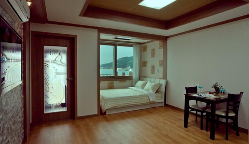 Room (Eun Eo)