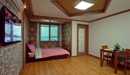 Room (Deungdae)