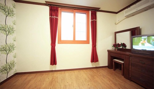Room (Raspberry)