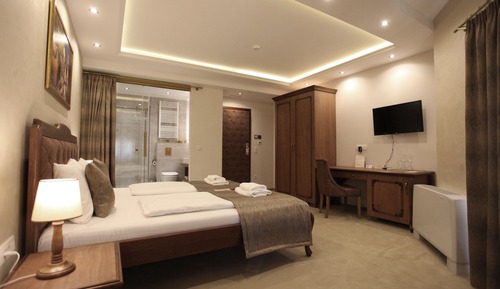 Deluxe Double Room (02)