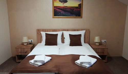 Standard Double Room (09)