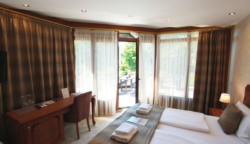 Luxury Room (01)