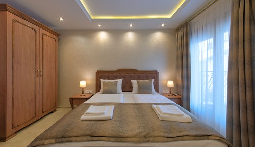 Standard Double Room (04)