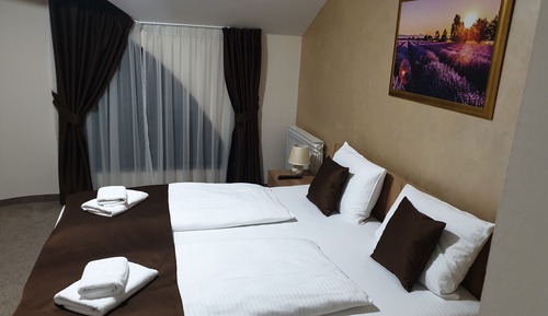 Standard Double Room (06)