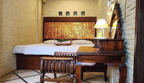 Semi Standard room