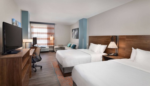Deluxe Room, 2 Queen Beds, Non Smoking (Hearing Impaired)