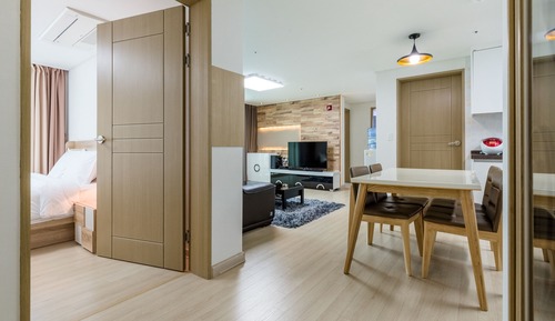 Business Apartment, City View