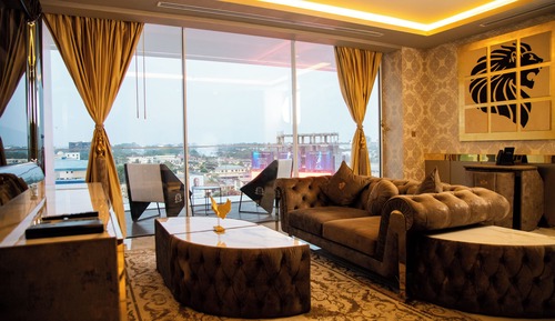 Deluxe Suite