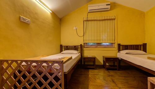 Quadruple A/C Cottage