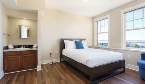 Suite, Harbor View (Historic)