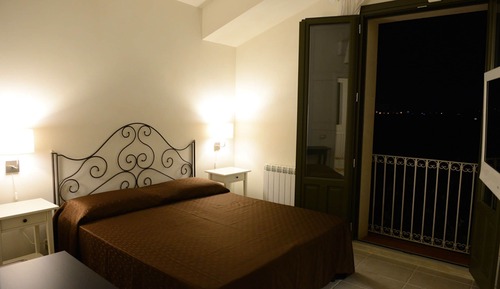 Double Room (4)