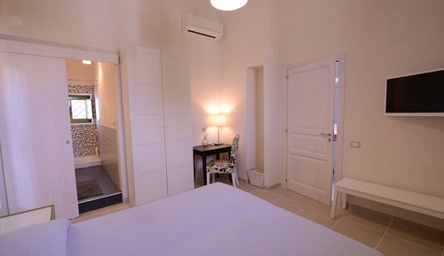 Double Room (1)