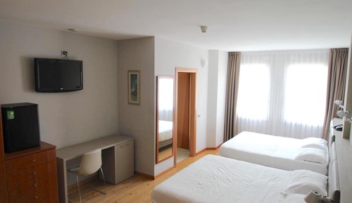 Deluxe Quadruple Room