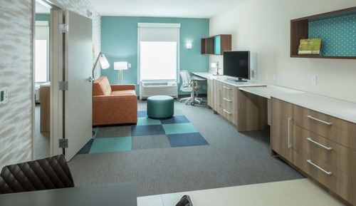 Suite, 1 King Bed, Accessible (Roll-In Shower)
