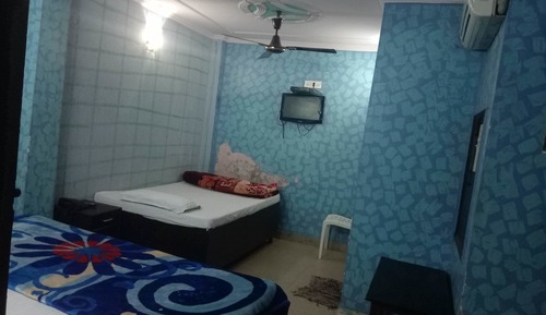 AC CLASSIC TRIPLE ROOM