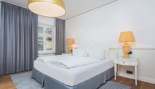 Double Room, Street View (Adelszimmer)