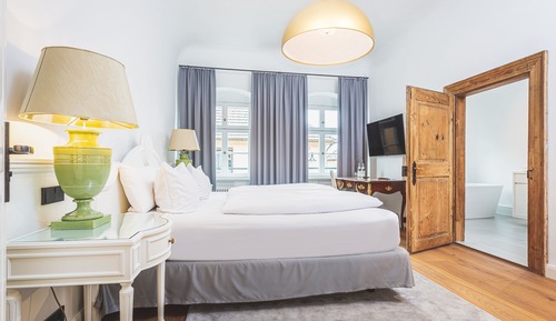 Comfor-Double Room, Non Smoking, Street View (Kleine Fürstin Antoinette)